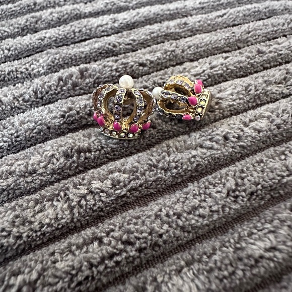 Betsy Johnson crown earrings - Picture 2 of 3